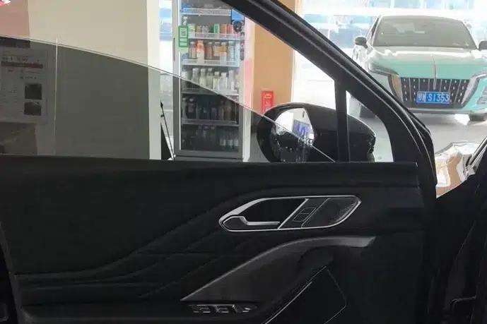 Hongqi HS7 PHEV 2024 2.0T AWD Flagship Edition 6-seater — миниатюра 13