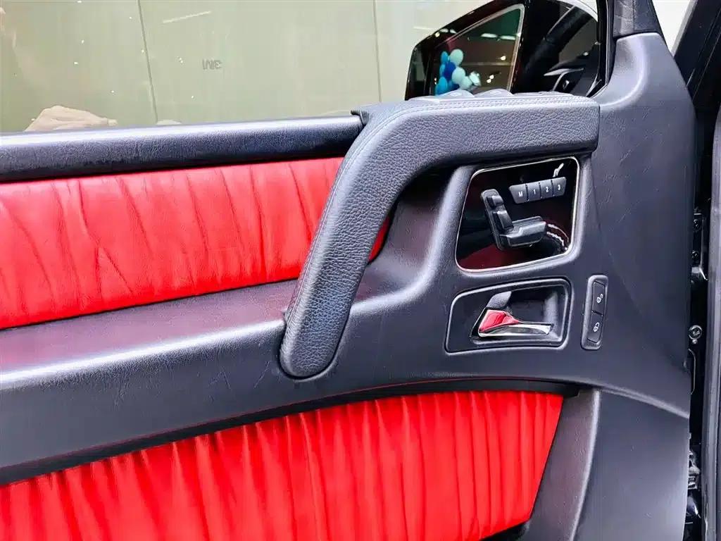 2017 Mercedes-Benz G-Class G 500 — миниатюра 11