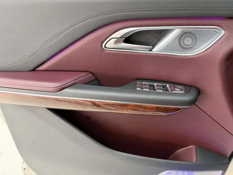 Hongqi HQ9 2023 2.0T Automatic 4WD 7-Seater Factory Customized Edition — миниатюра 13