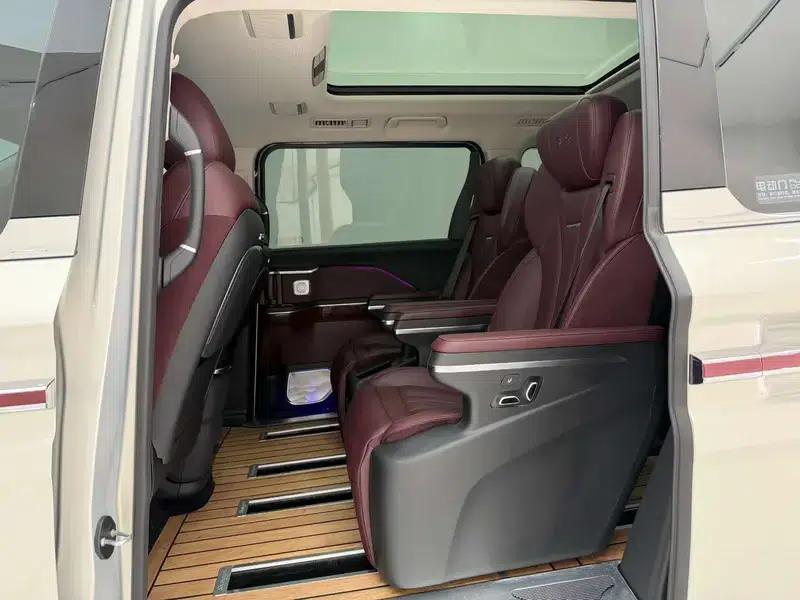 Hongqi HQ9 2023 2.0T Automatic 4WD 7-Seater Factory Customized Edition — миниатюра 21