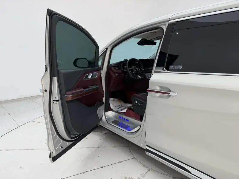 Hongqi HQ9 2023 2.0T Automatic 4WD 7-Seater Factory Customized Edition — миниатюра 23
