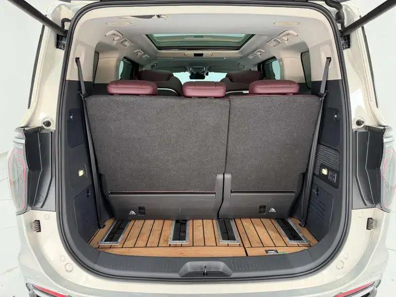 Hongqi HQ9 2023 2.0T Automatic 4WD 7-Seater Factory Customized Edition — миниатюра 24
