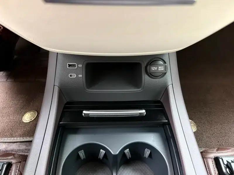 Hongqi HQ9 2022 Intelligent Flagship Edition — миниатюра 17