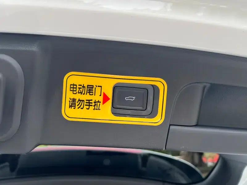 Hongqi HS3 2023 1.5T Goodness Edition — миниатюра 9
