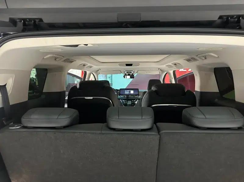 Hongqi HQ9 PHEV 2024 Four-Wheel Drive Business Edition — миниатюра 7