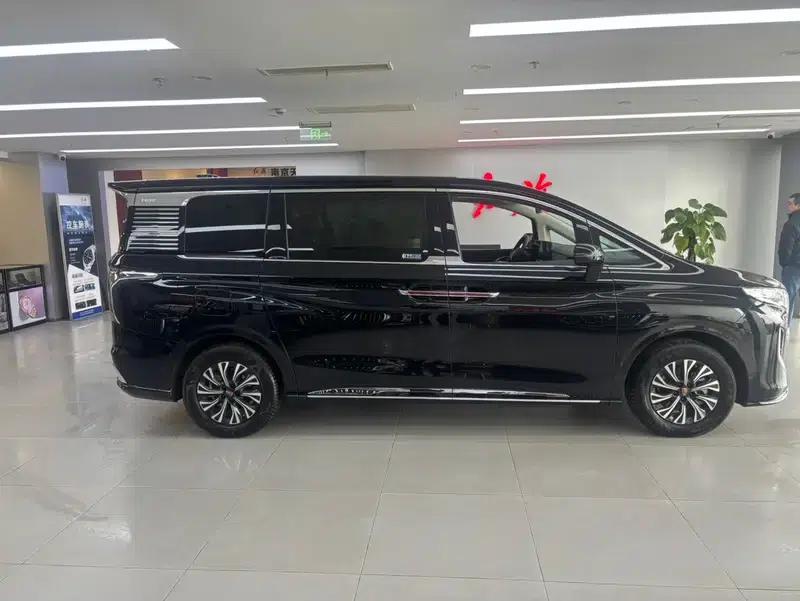 Hongqi HQ9 PHEV 2024 Four-Wheel Drive Business Edition — миниатюра 7