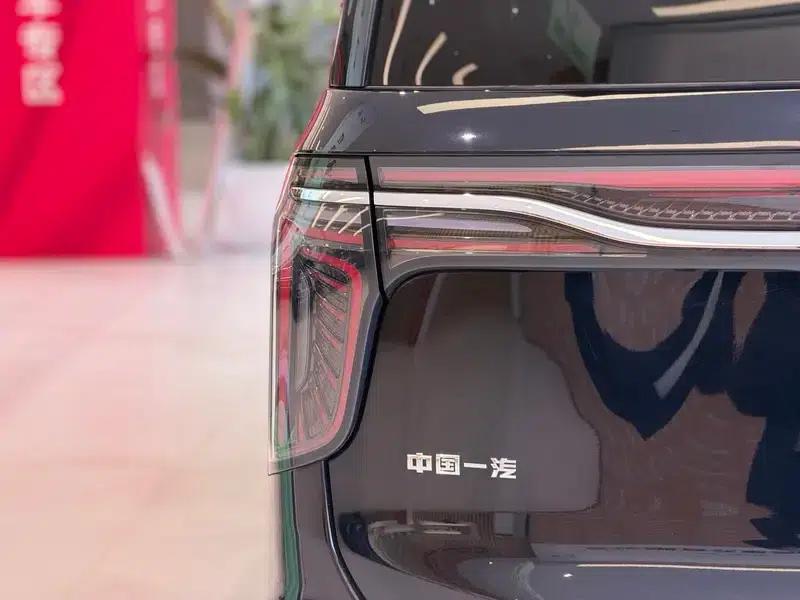 Hongqi HQ9 PHEV 2024 Four-Wheel Drive Business Edition — миниатюра 8