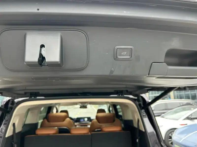 Hongqi HQ9 PHEV 2024 Four-Wheel Drive Business Edition — миниатюра 9