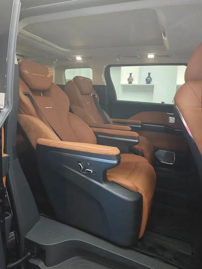 Hongqi HQ9 PHEV 2024 Four-Wheel Drive Business Edition — миниатюра 3