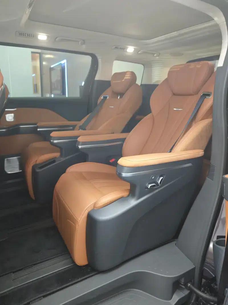Hongqi HQ9 PHEV 2024 Four-Wheel Drive Business Edition — миниатюра 6