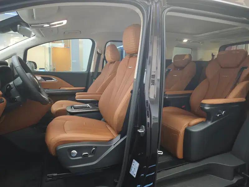 Hongqi HQ9 PHEV 2024 Four-Wheel Drive Business Edition — миниатюра 10