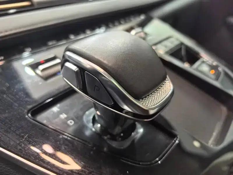 Hongqi HQ9 PHEV 2024 Four-Wheel Drive Business Edition — миниатюра 11