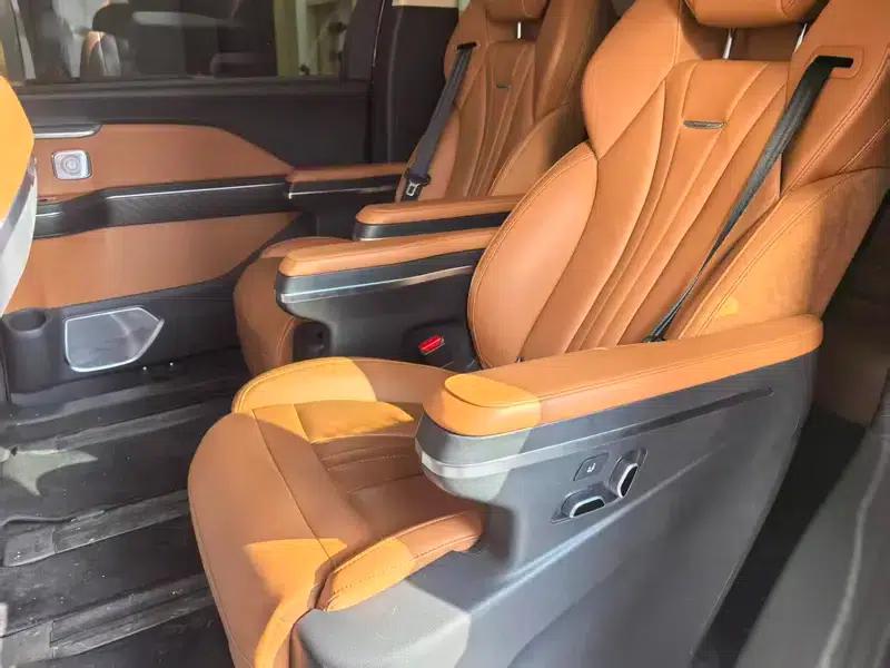 Hongqi HQ9 PHEV 2024 Four-Wheel Drive Business Edition — миниатюра 16