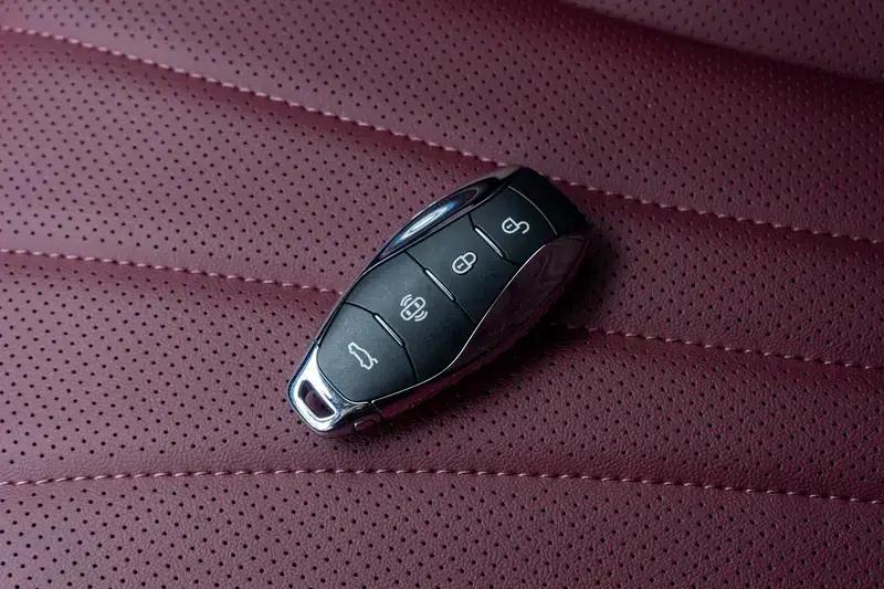 Hongqi H5 PHEV 2025 Model 170 Super Hybrid — миниатюра 11