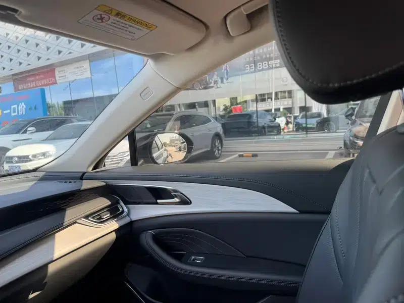 Hongqi H5 PHEV 2025 Model 170 Super Hybrid — миниатюра 7