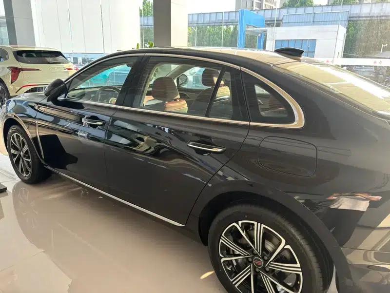 Hongqi H5 PHEV 2025 130 Super Hybrid Edition — миниатюра 5
