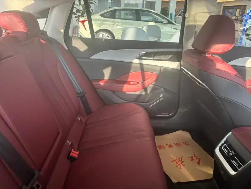 Hongqi H5 PHEV 2025 130 Super Hybrid Edition — миниатюра 9