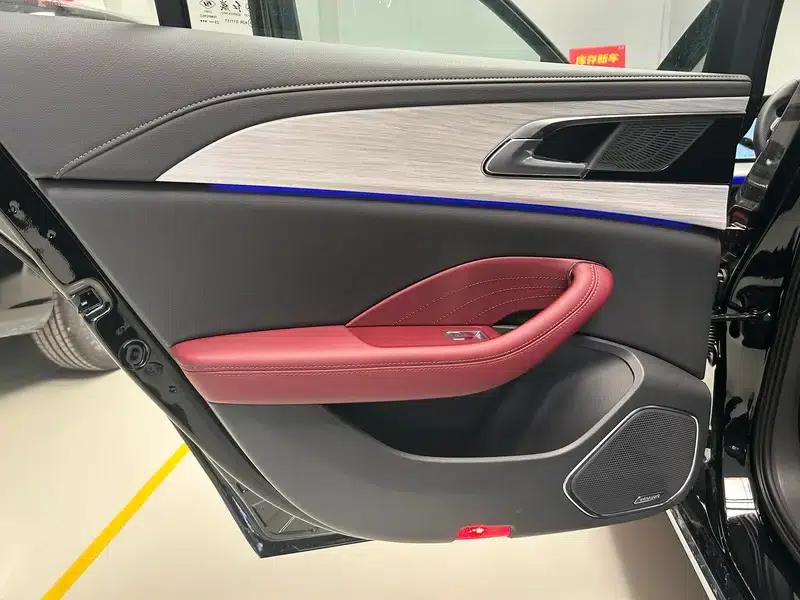 Hongqi H5 PHEV 2025 Model 170 Super Hybrid — миниатюра 6