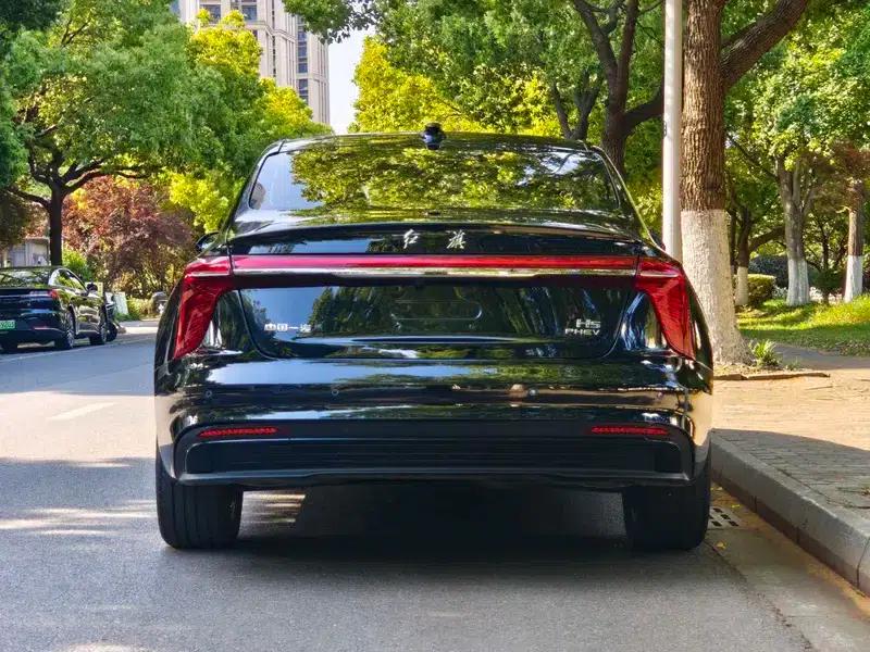 Hongqi H5 PHEV 2025 Model 170 Super Hybrid — миниатюра 6