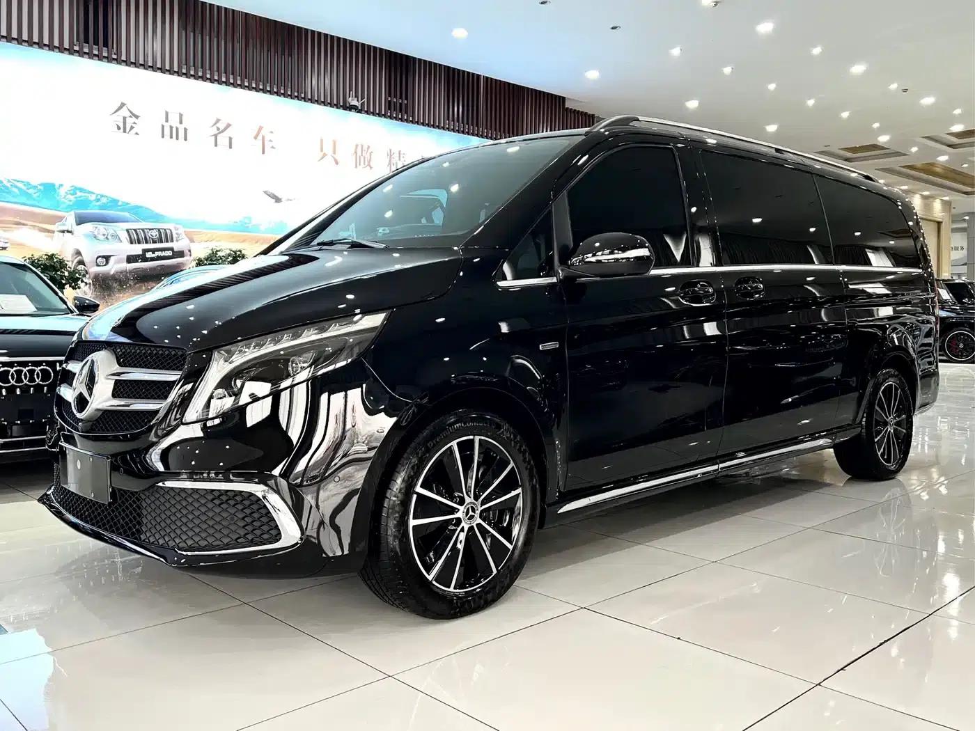 Mercedes-Benz V-Class 2022 V 260 L Long Wheelbase Premium Edition — миниатюра 2