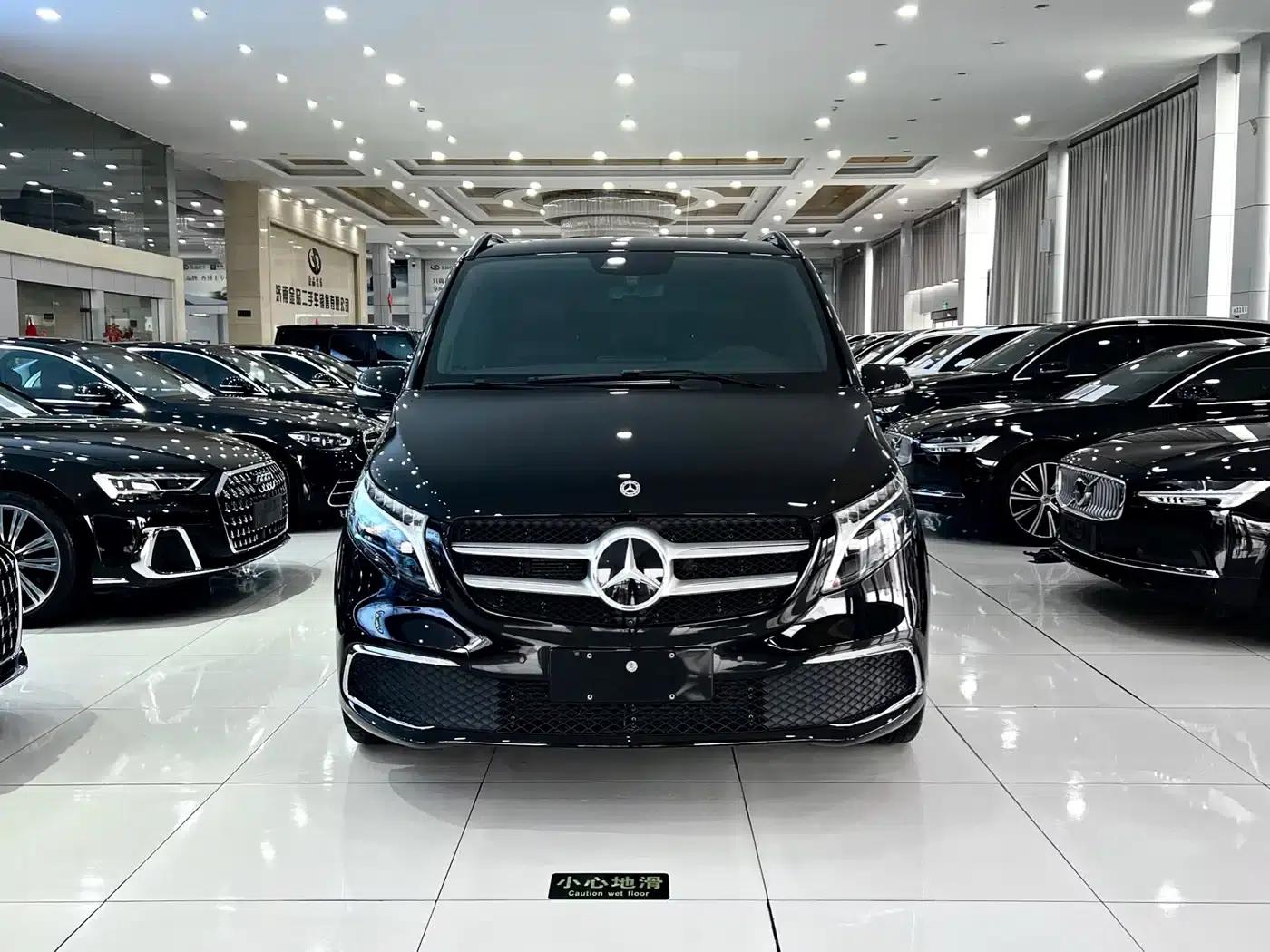 Mercedes-Benz V-Class 2022 V 260 L Long Wheelbase Premium Edition — миниатюра 3