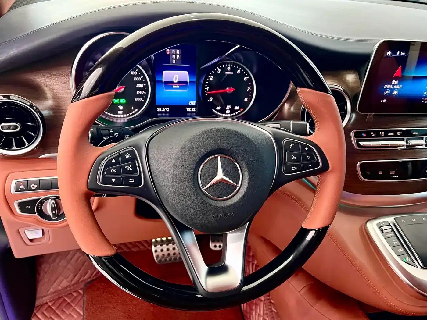 Mercedes-Benz V-Class 2021 V 260 L Long Wheelbase Premium Edition — миниатюра 17