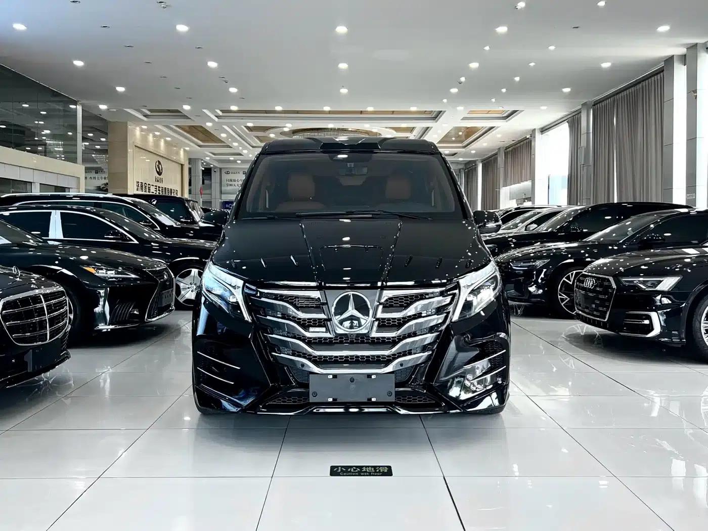 Mercedes-Benz V-Class 2021 V 260 L Long Wheelbase Premium Edition — миниатюра 3
