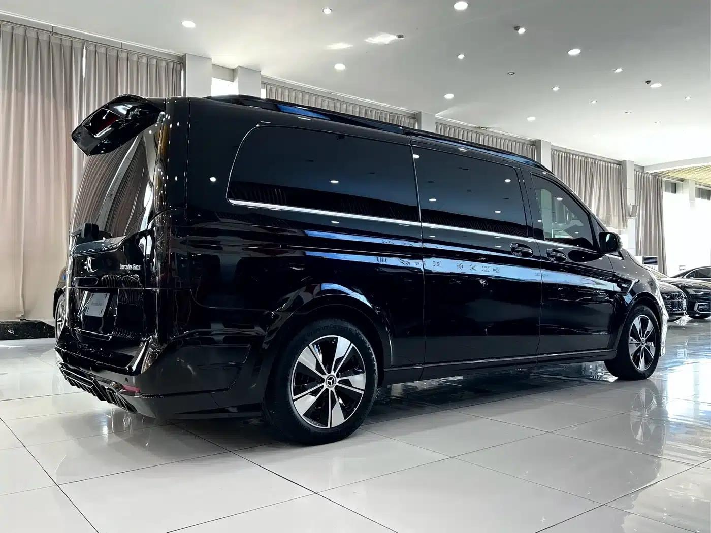 Mercedes-Benz V-Class 2021 V 260 L Long Wheelbase Premium Edition — миниатюра 4