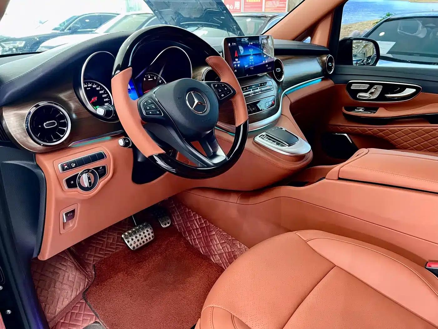 Mercedes-Benz V-Class 2021 V 260 L Long Wheelbase Premium Edition — миниатюра 7