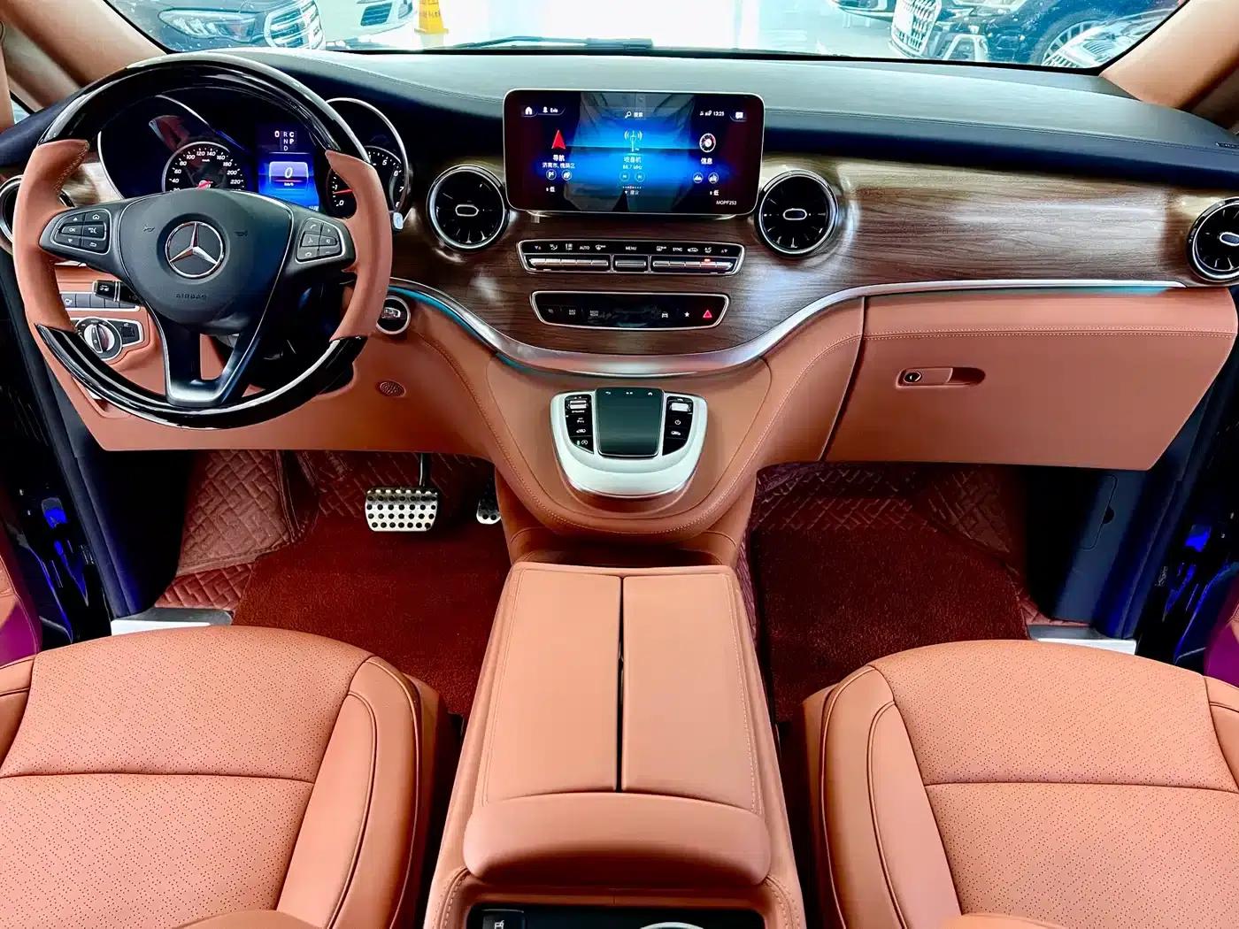Mercedes-Benz V-Class 2021 V 260 L Long Wheelbase Premium Edition — миниатюра 9