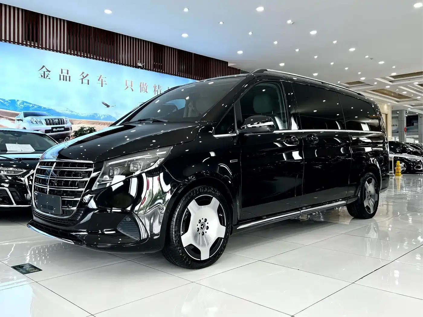 Mercedes-Benz V-Class 2024 V 300 L Long Wheelbase Luxury Edition — миниатюра 2