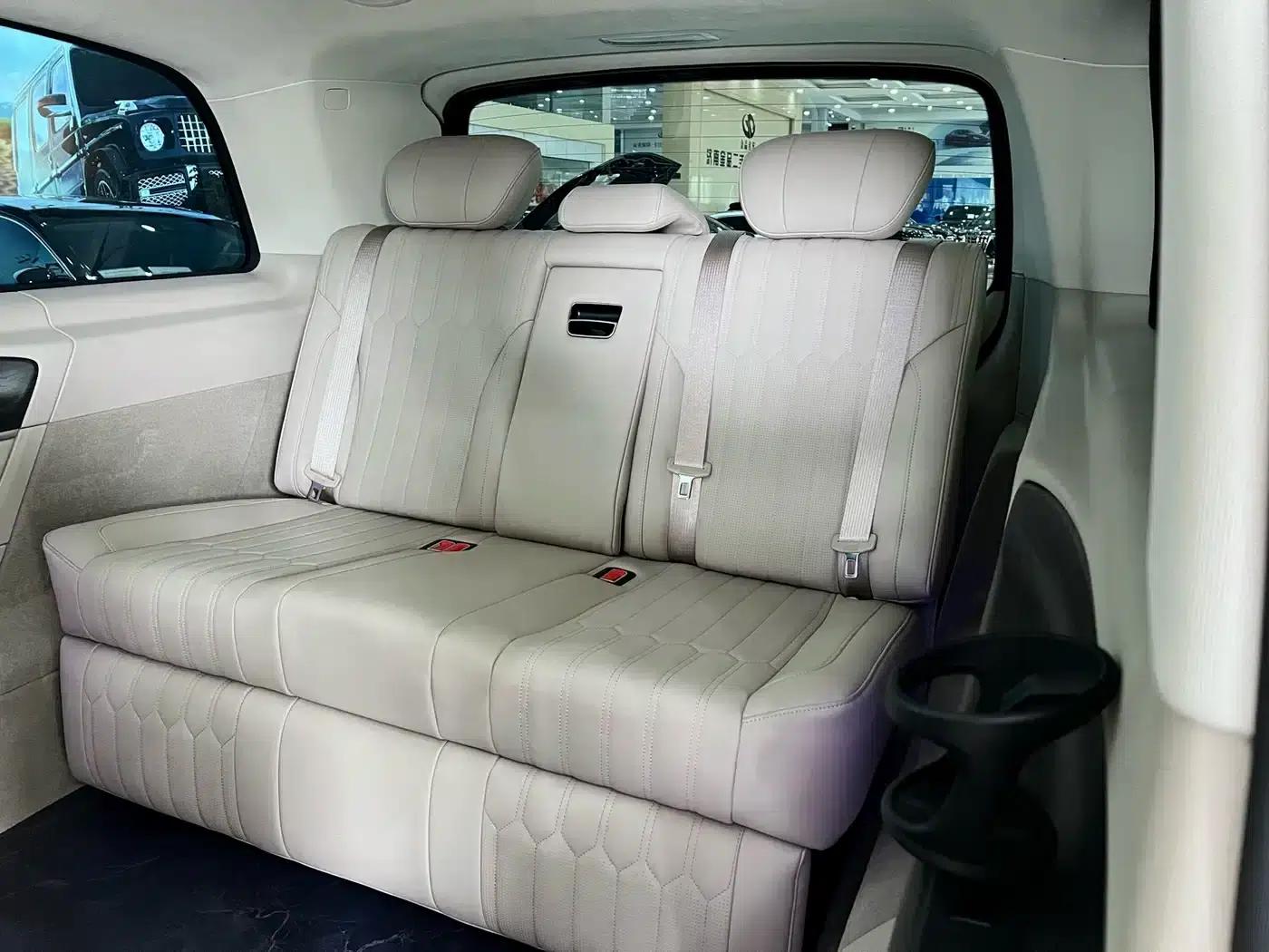 Mercedes-Benz V-Class 2024 V 300 L Long Wheelbase Luxury Edition — миниатюра 11