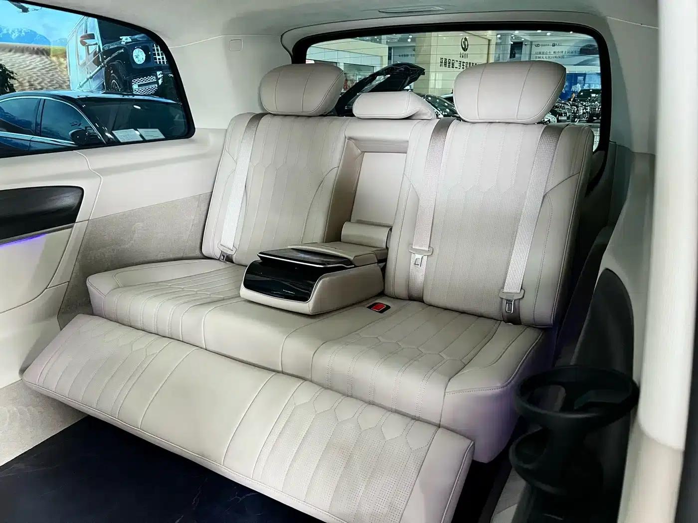 Mercedes-Benz V-Class 2024 V 300 L Long Wheelbase Luxury Edition — миниатюра 12