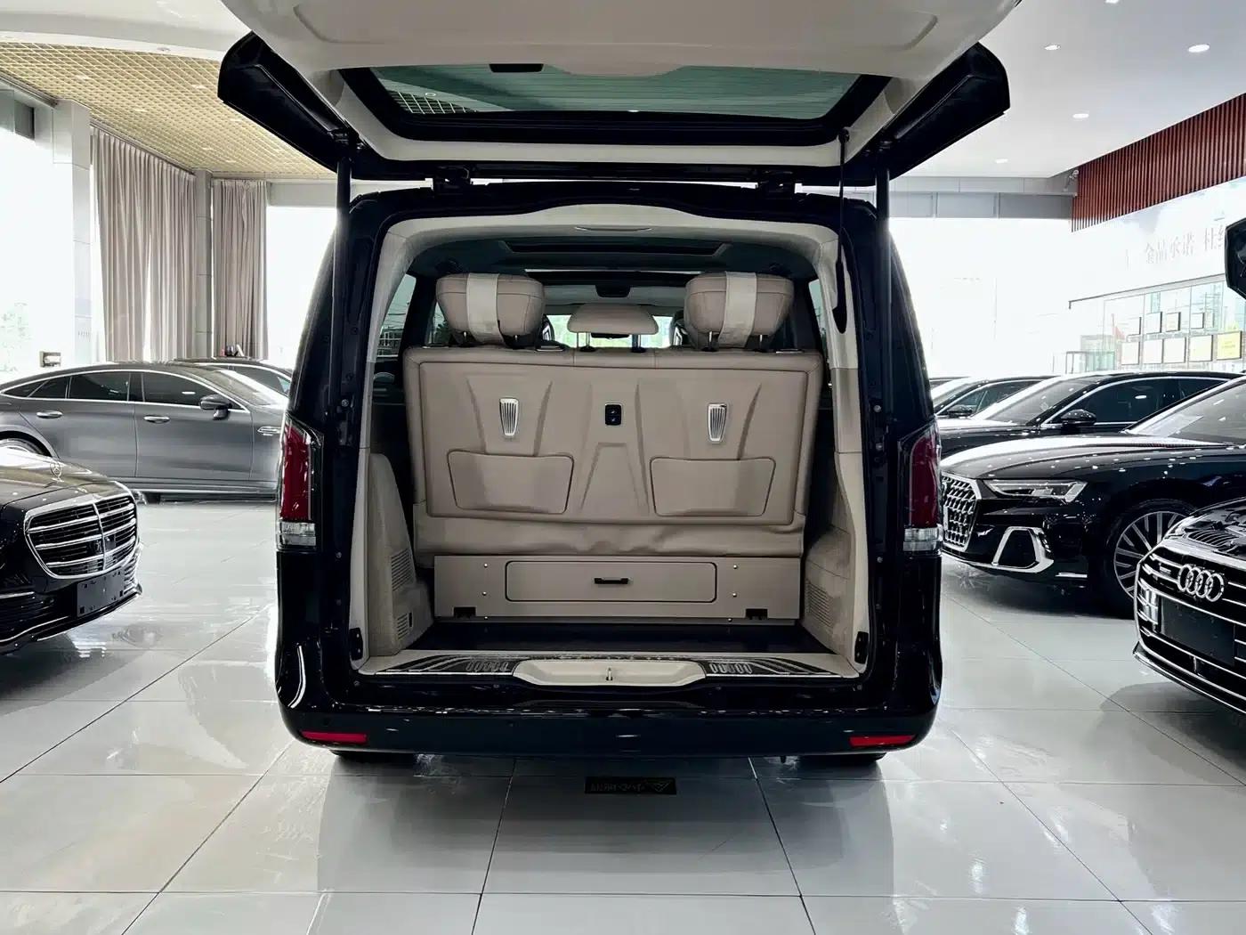Mercedes-Benz V-Class 2024 V 300 L Long Wheelbase Luxury Edition — миниатюра 27