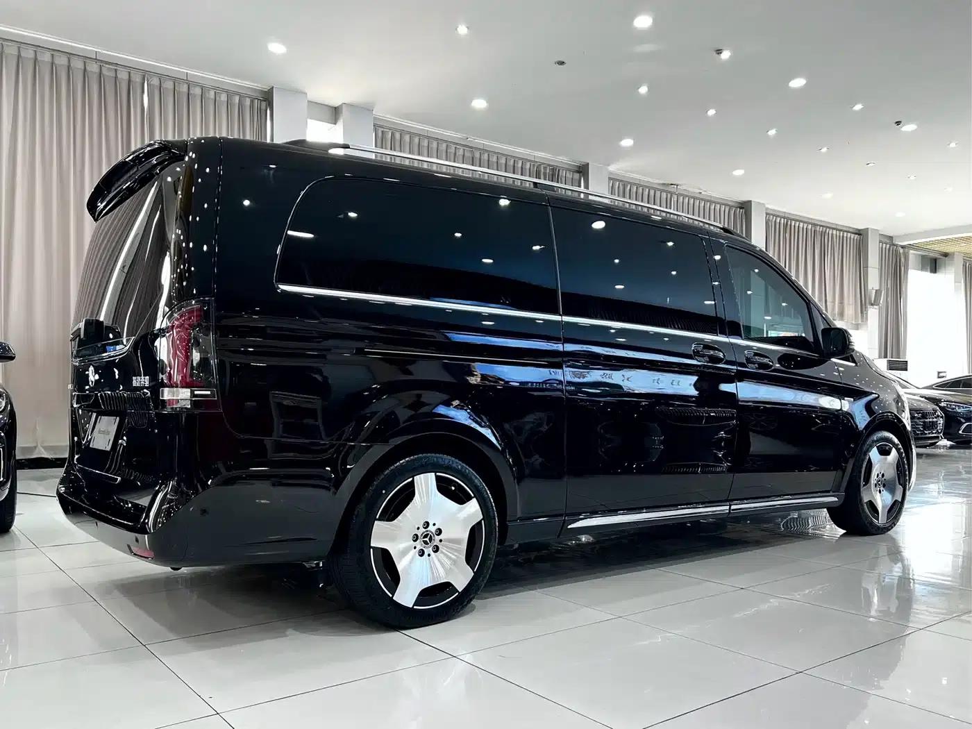 Mercedes-Benz V-Class 2024 V 300 L Long Wheelbase Luxury Edition — миниатюра 4