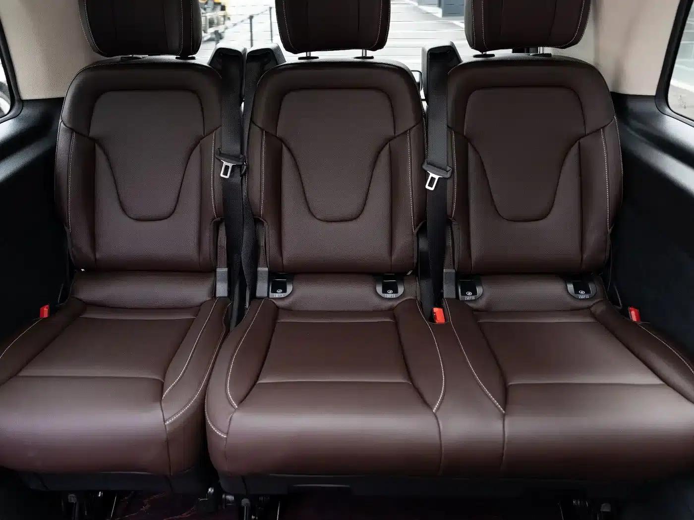 2024 Mercedes-Benz V-Class V 300 L Long Wheelbase Premium Edition — миниатюра 11