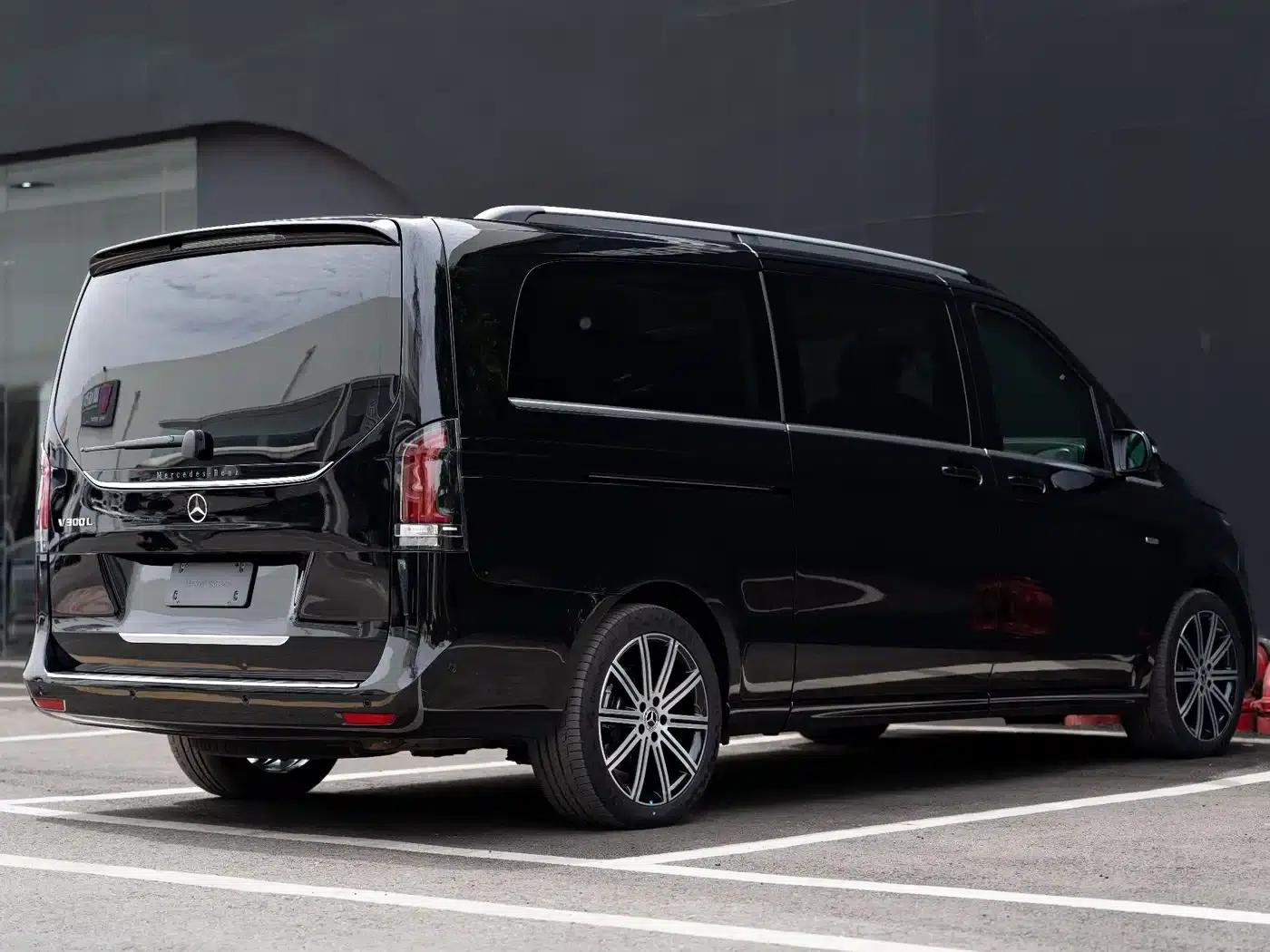 2024 Mercedes-Benz V-Class V 300 L Long Wheelbase Premium Edition — миниатюра 19
