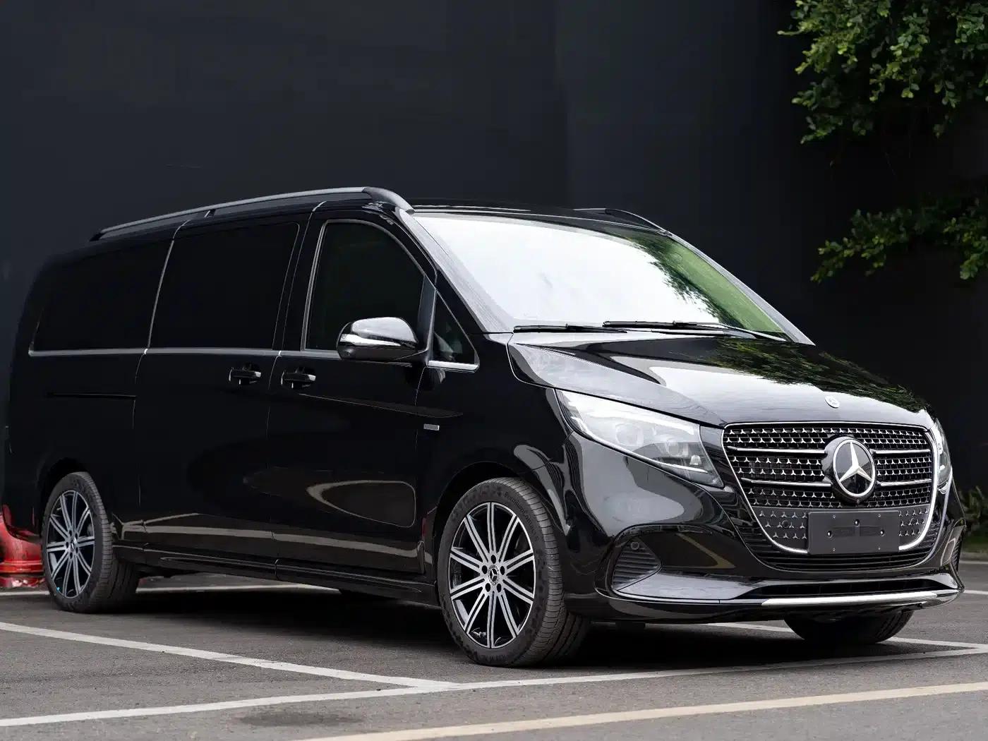 2024 Mercedes-Benz V-Class V 300 L Long Wheelbase Premium Edition — миниатюра 3