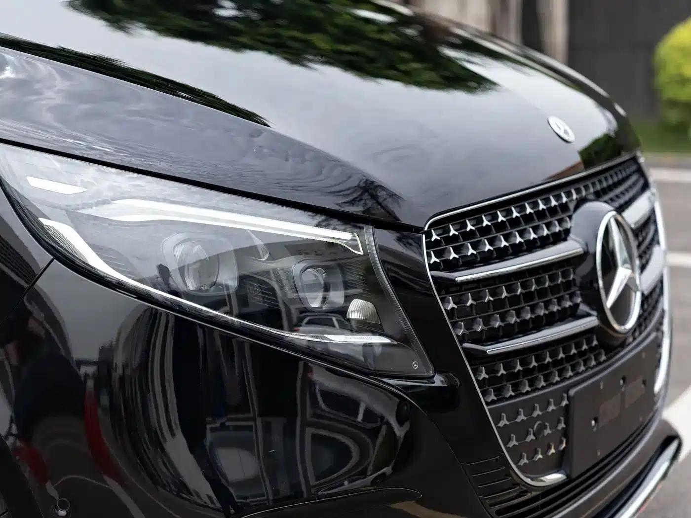2024 Mercedes-Benz V-Class V 300 L Long Wheelbase Premium Edition — миниатюра 4