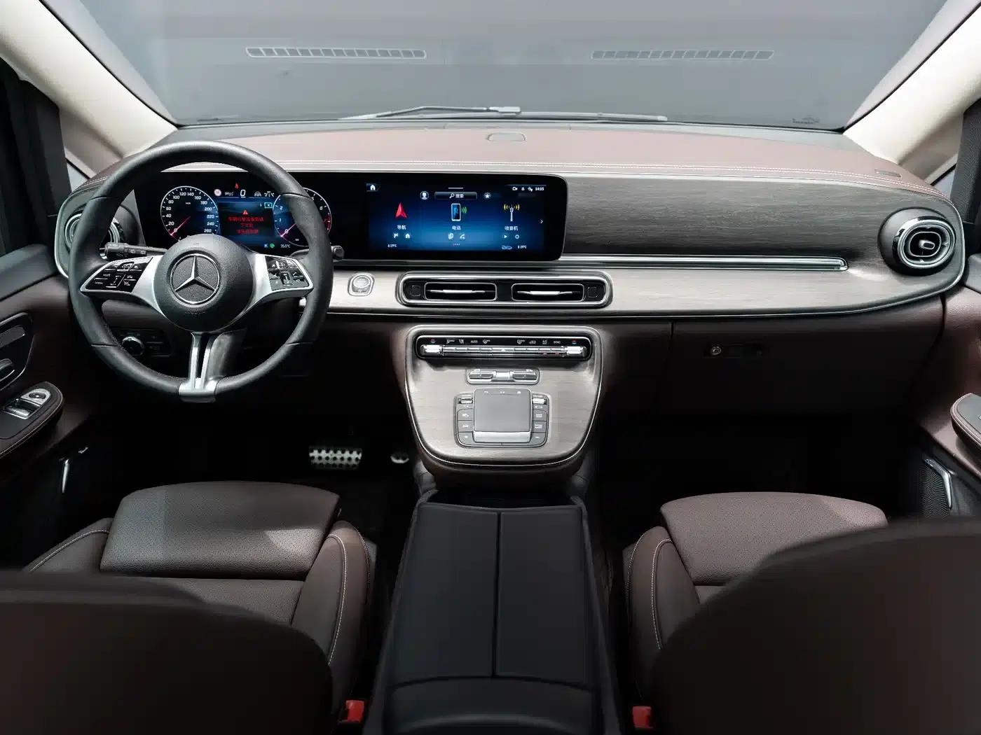 2024 Mercedes-Benz V-Class V 300 L Long Wheelbase Premium Edition — миниатюра 8