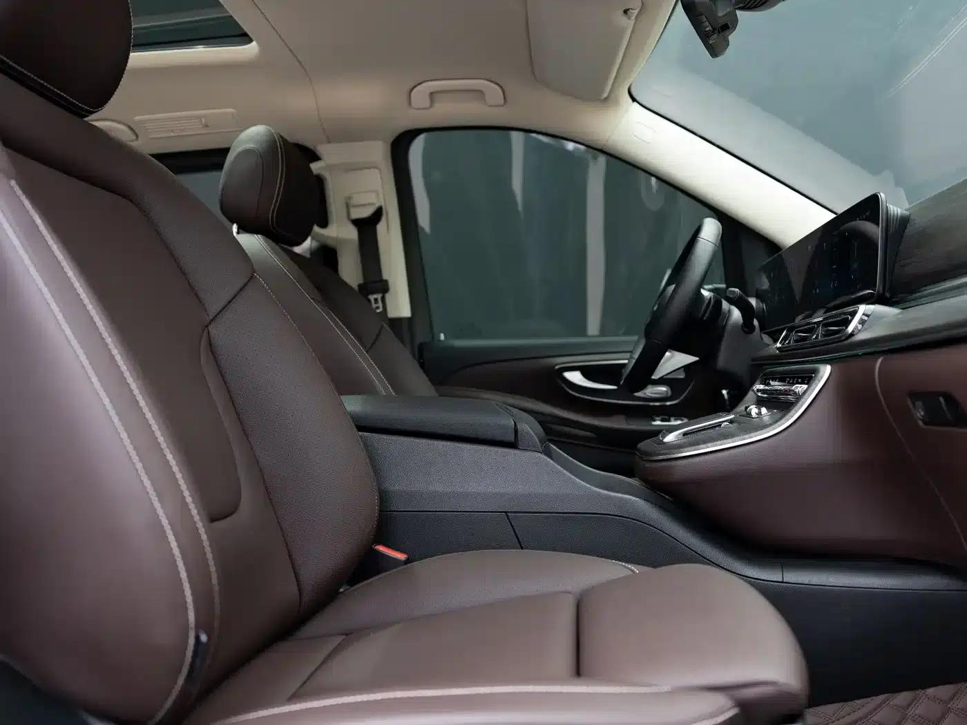 2024 Mercedes-Benz V-Class V 300 L Long Wheelbase Premium Edition — миниатюра 9