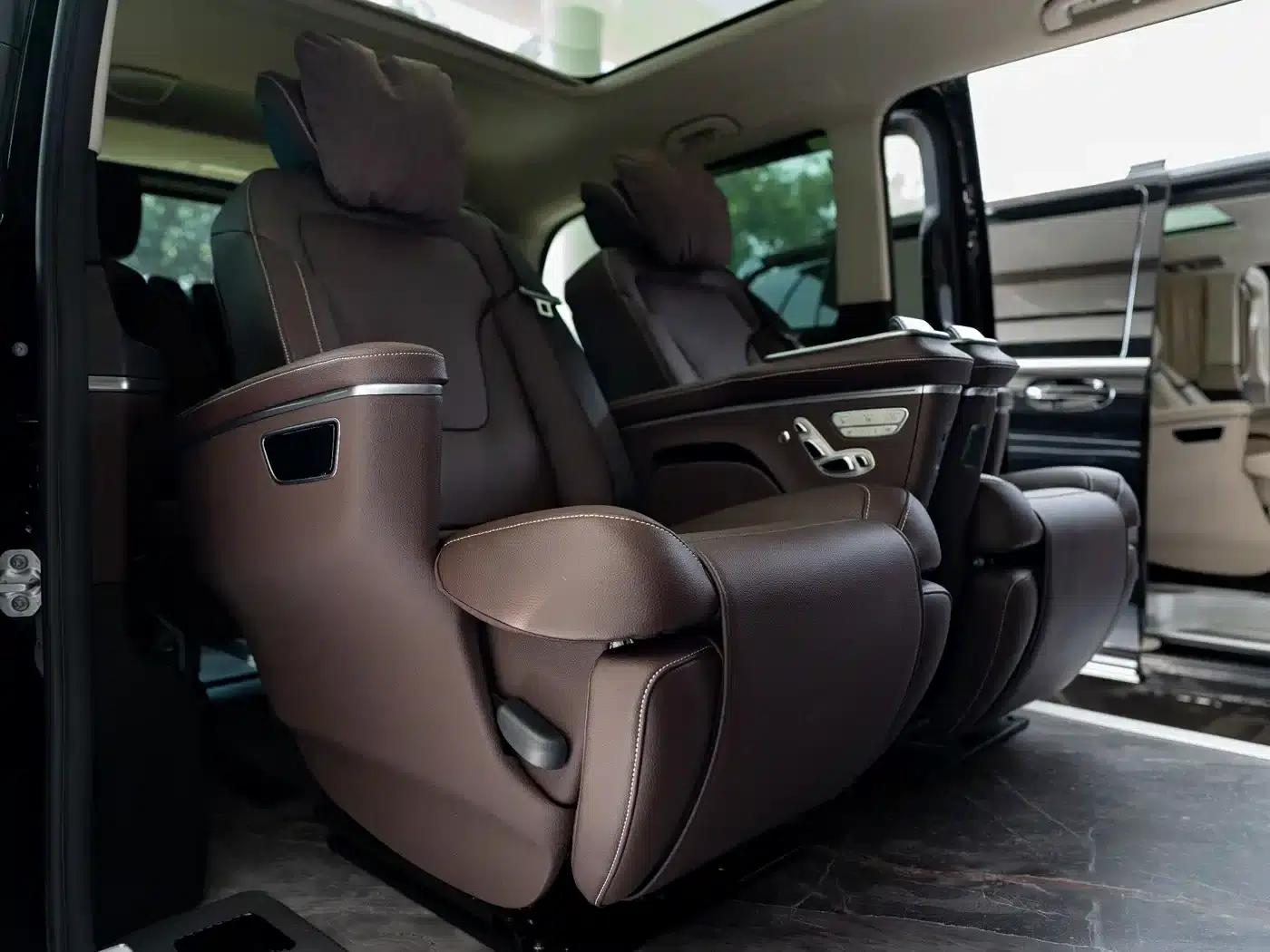 2024 Mercedes-Benz V-Class V 300 L Long Wheelbase Premium Edition — миниатюра 10