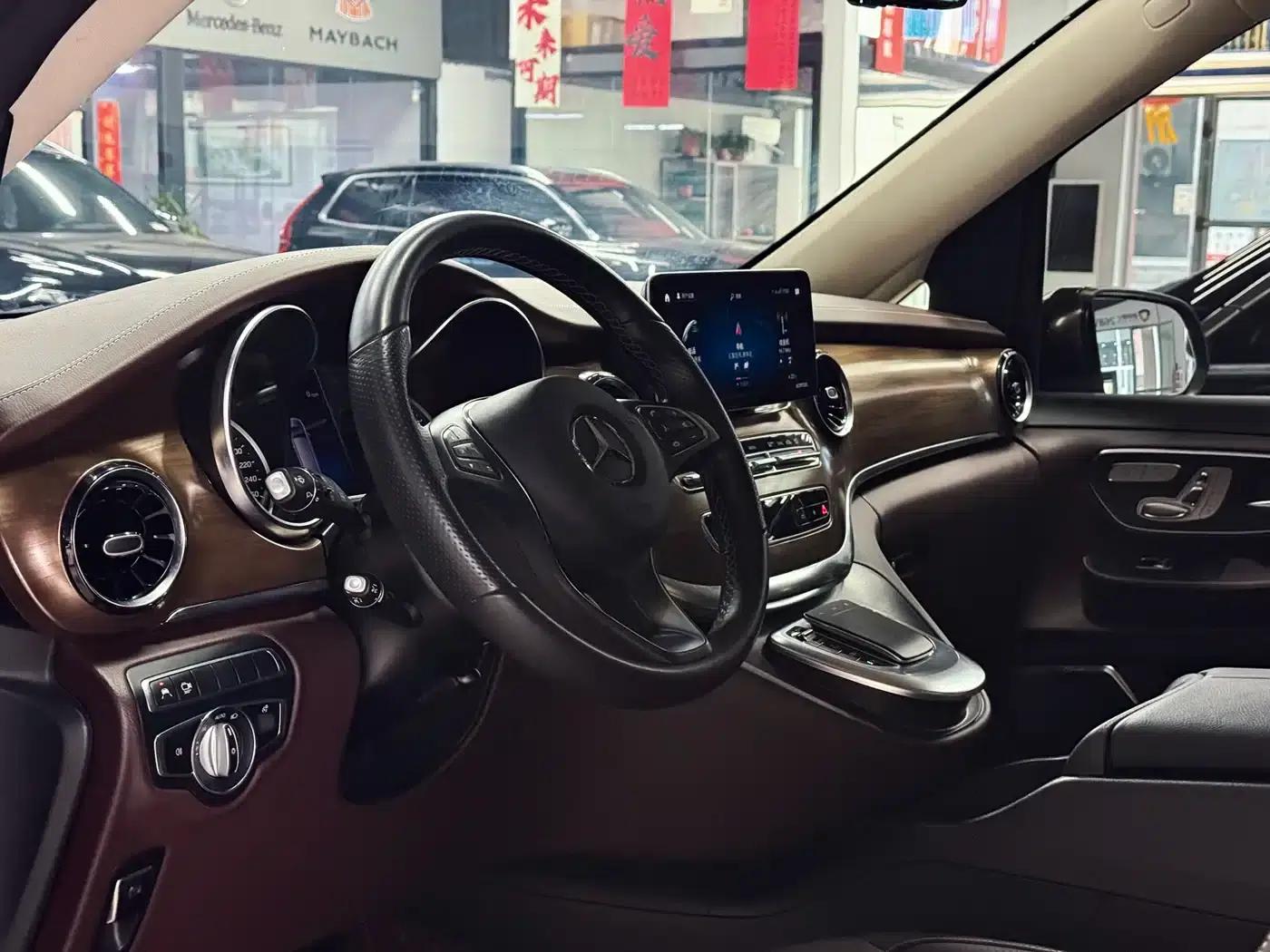 Mercedes-Benz V-Class 2022 V 260 L Long Wheelbase Luxury Edition — миниатюра 16