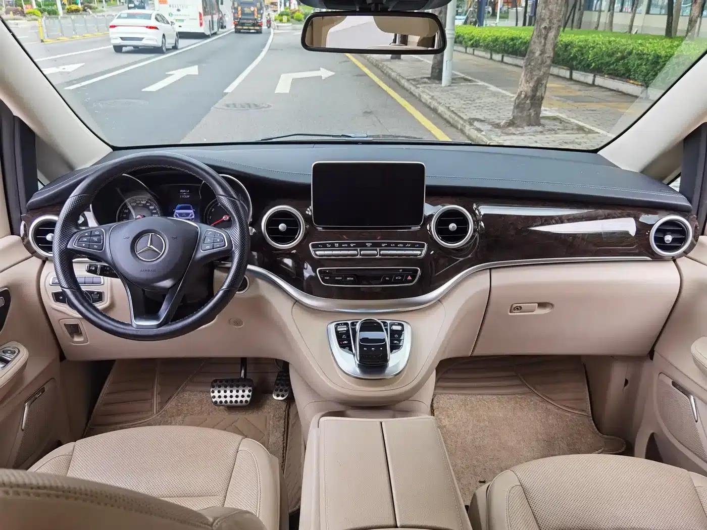 Mercedes-Benz V-Class 2018 V 260 L Premium Extended Edition (China VI Emission Standard) — миниатюра 5