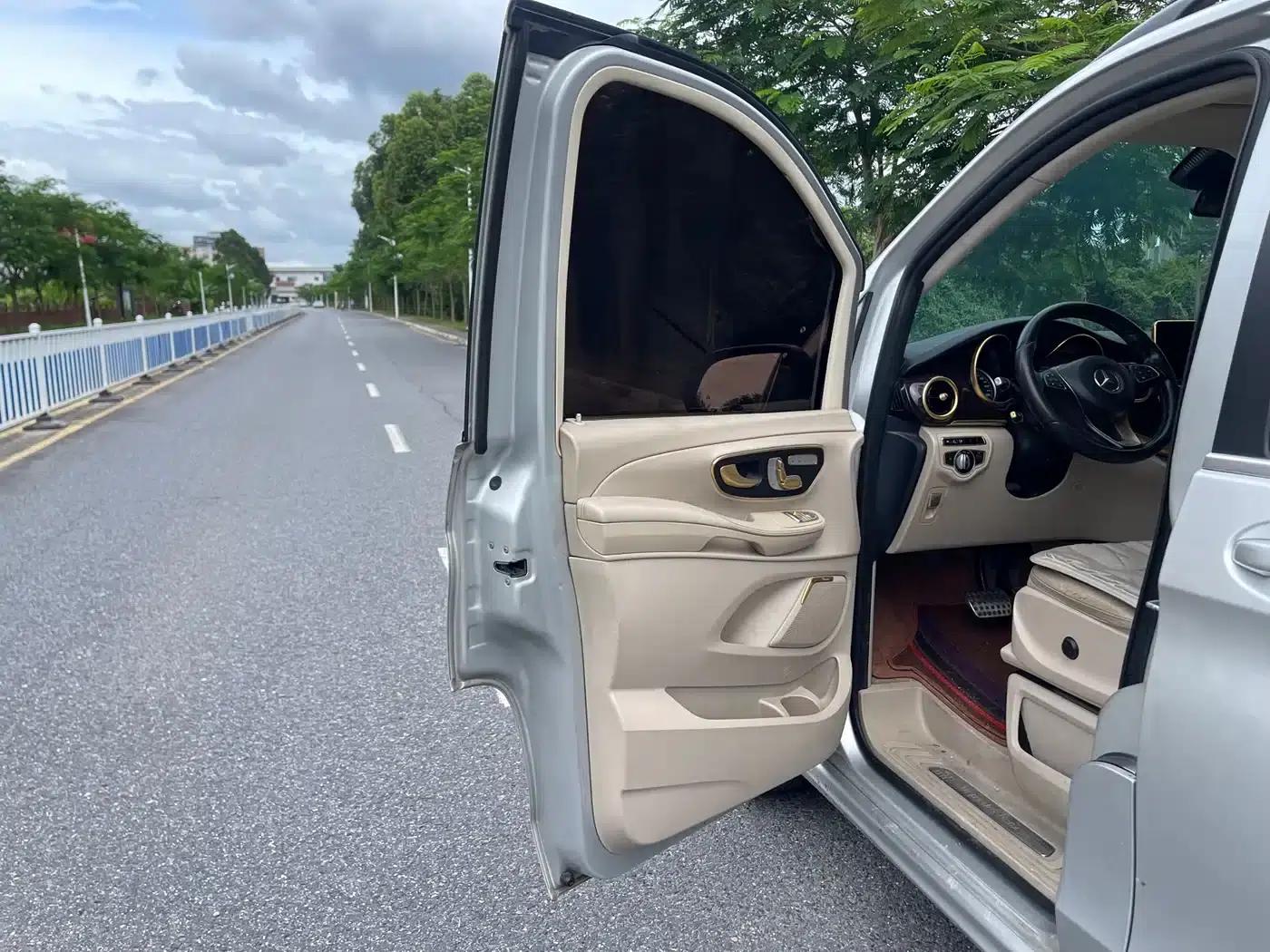 Mercedes-Benz V-Class 2016 V 260 Premium Edition — миниатюра 20