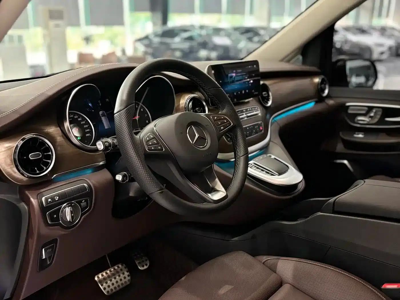 Mercedes-Benz V-Class 2022 V 260 L Long Wheelbase Luxury Edition — миниатюра 4