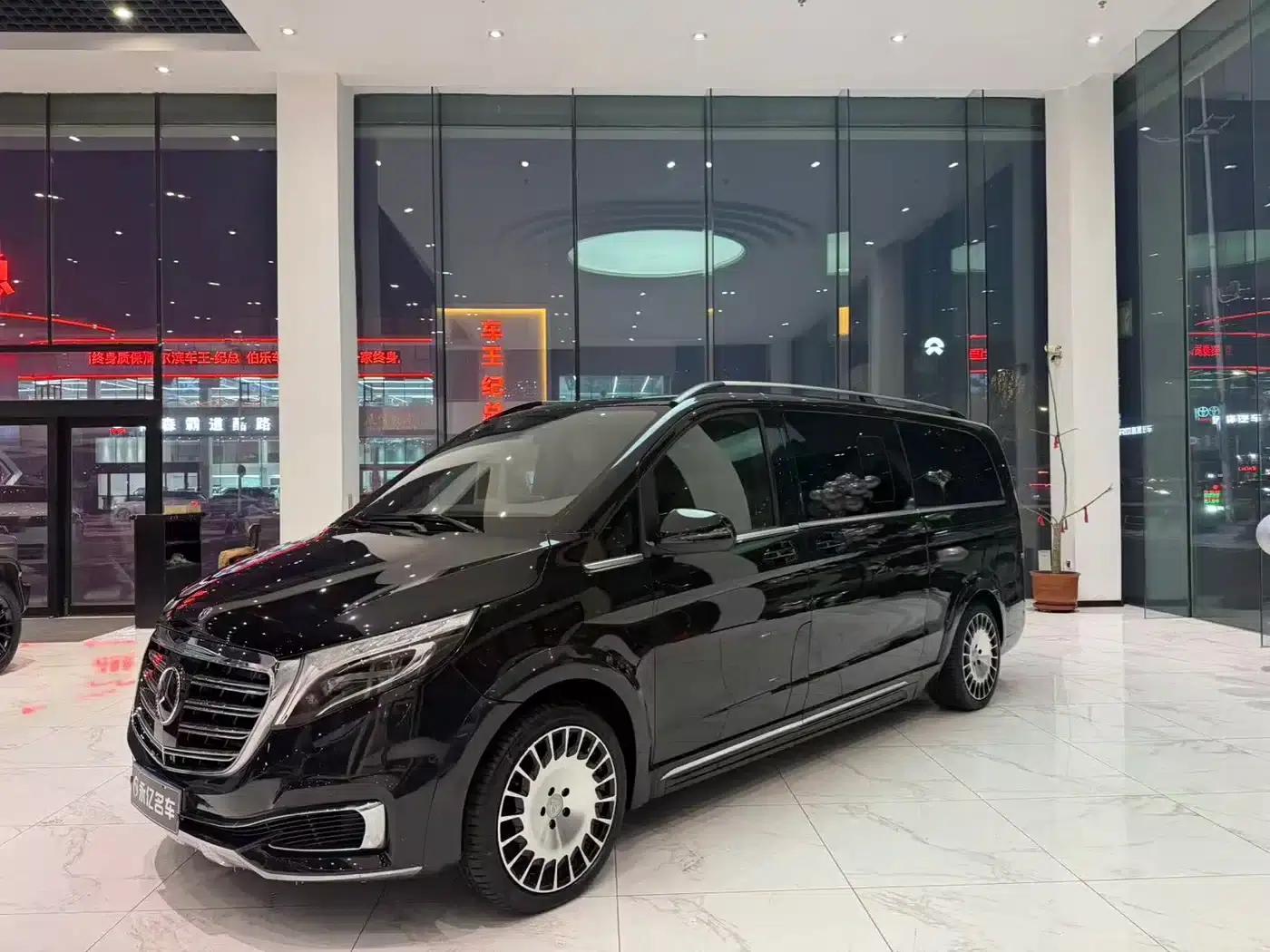 Mercedes-Benz V-Class (Imported) 2020 V 250 L — миниатюра 3