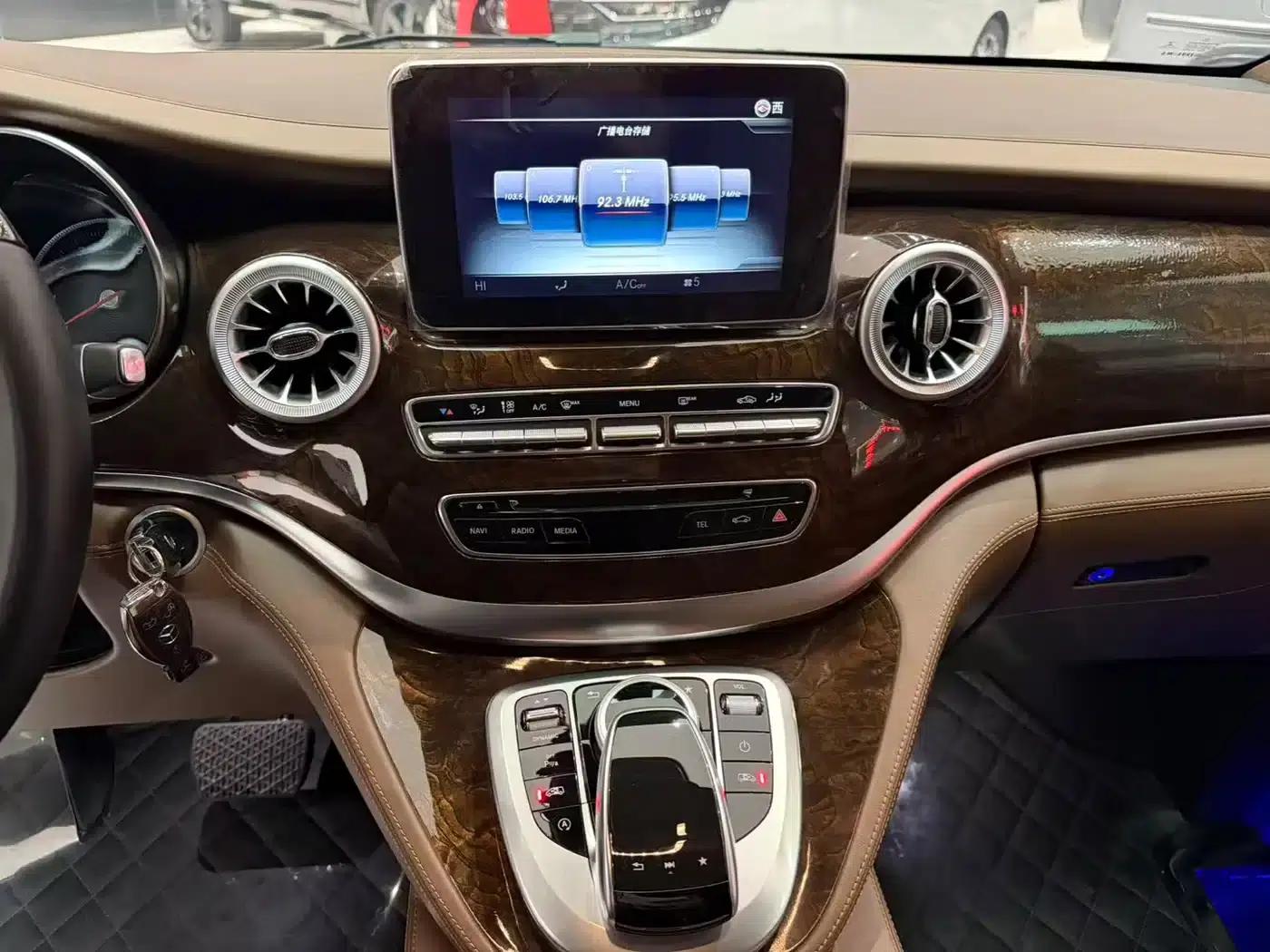 Mercedes-Benz V-Class (Imported) 2020 V 250 L — миниатюра 5