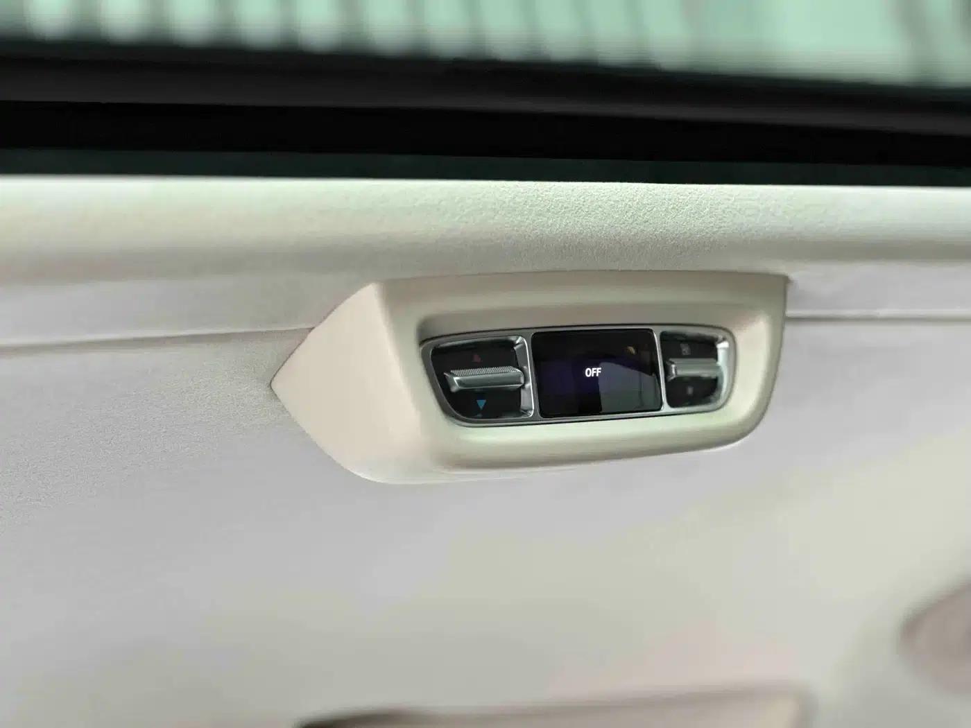 Mercedes-Benz V-Class 2022 V 260 L Long Wheelbase Luxury Edition — миниатюра 14