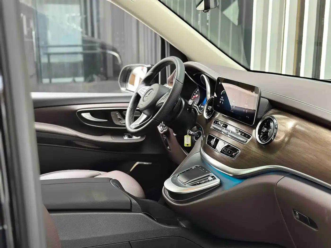 Mercedes-Benz V-Class 2022 V 260 L Long Wheelbase Luxury Edition — миниатюра 23